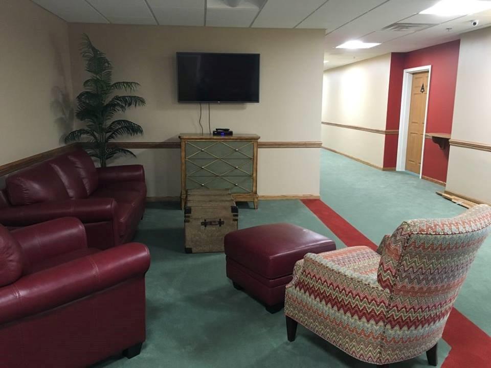 evergreen assisted living residence seating area